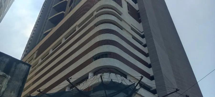 Lokhandwala Minarva Mahalaxmi facade fins