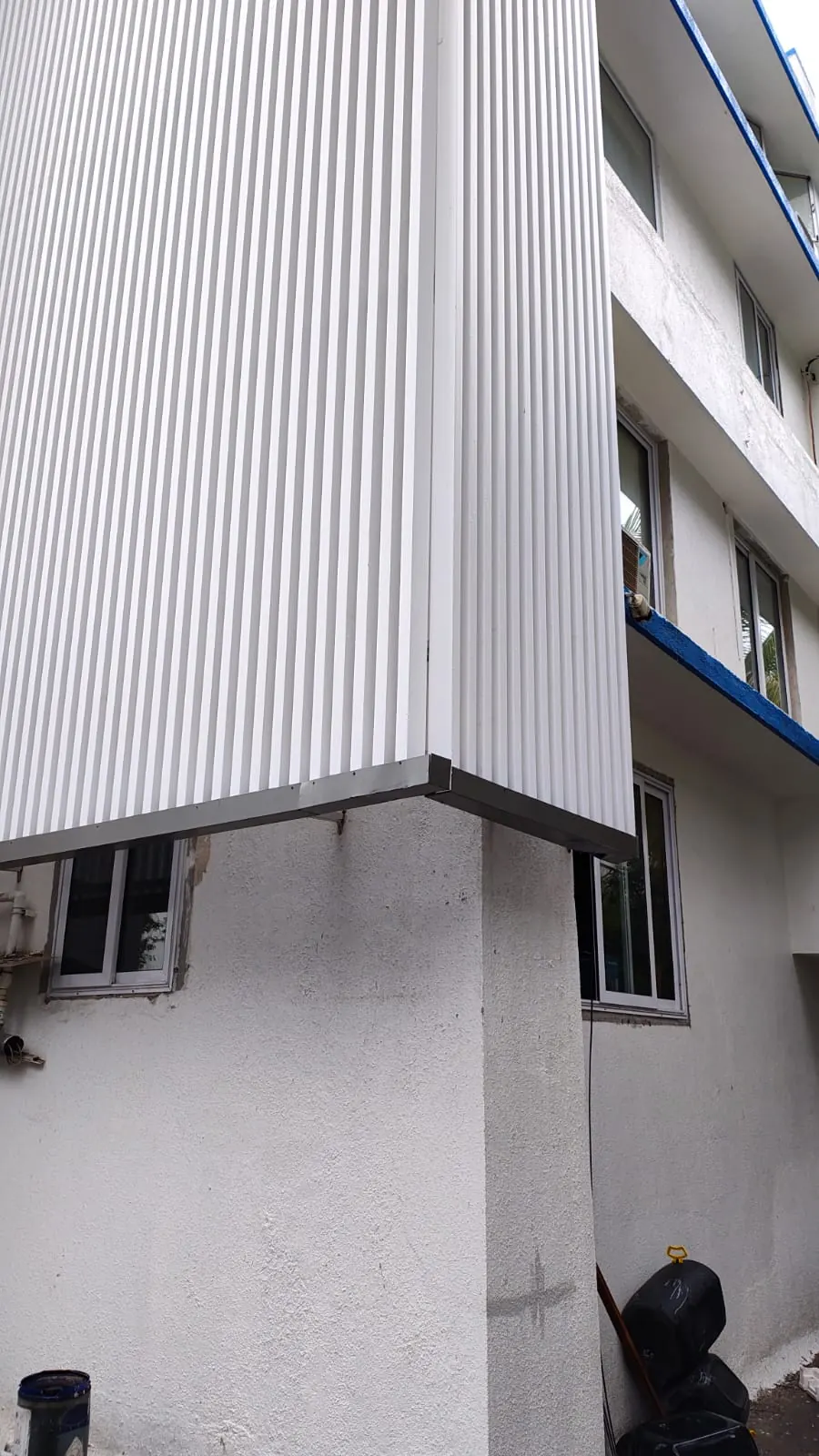 UPVC fin brackets and fixing detail